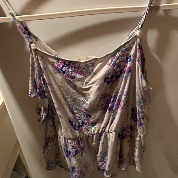 Cute floral print blouse with buttons. - Picture 2 of 4